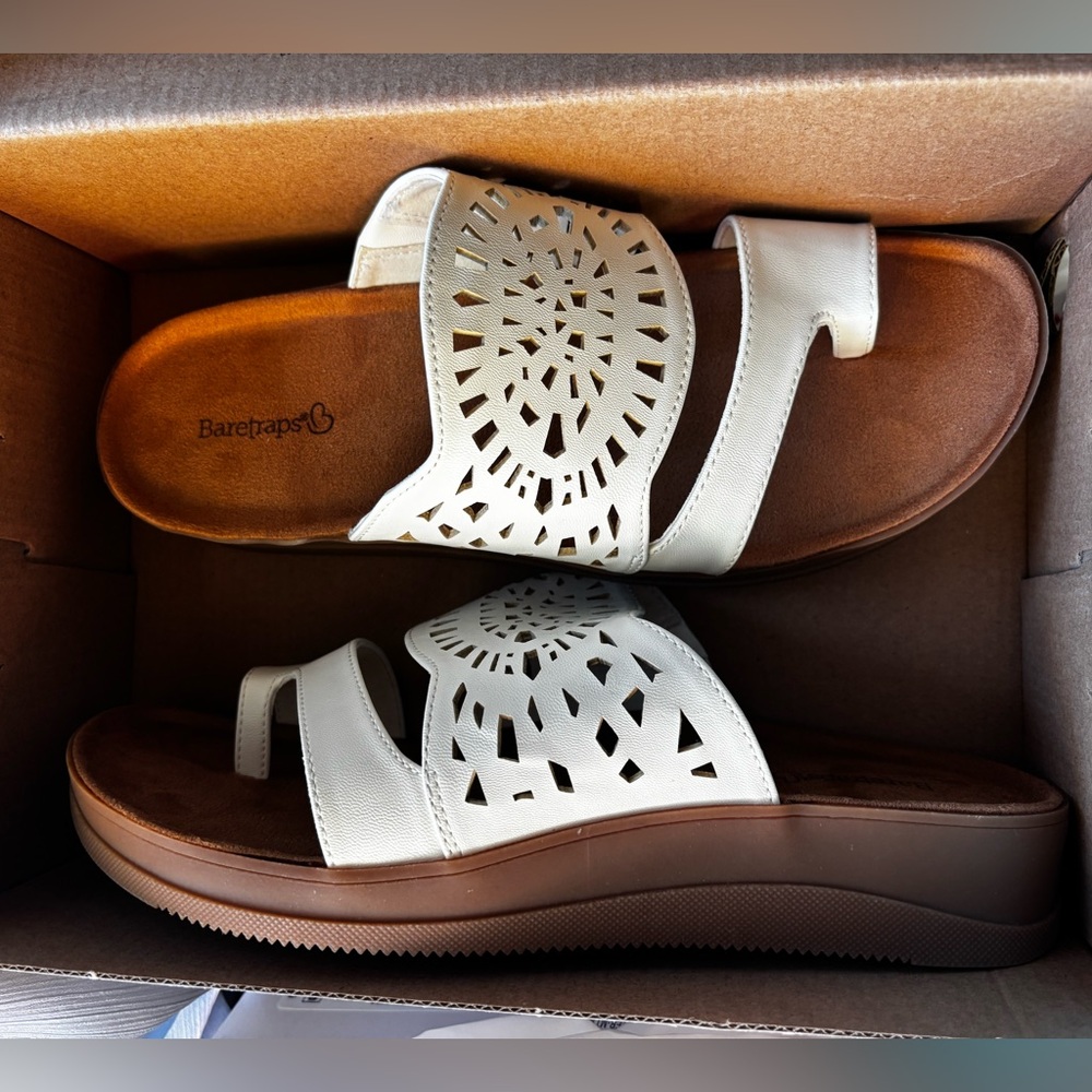 BareTraps Women's Cream and Brown Sandals -NEW